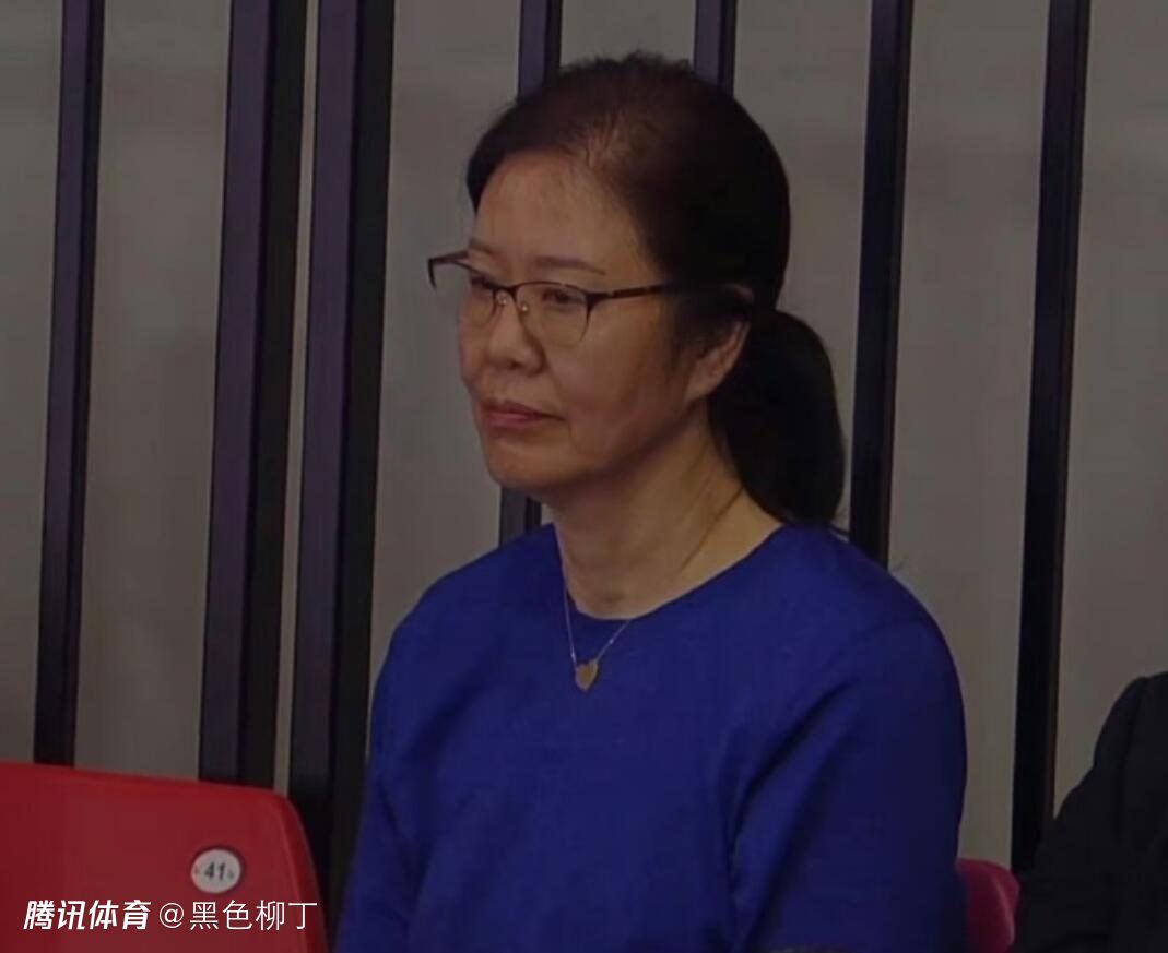 可是我的头疼得厉害，于是低下头，用清凉的池水止痛。